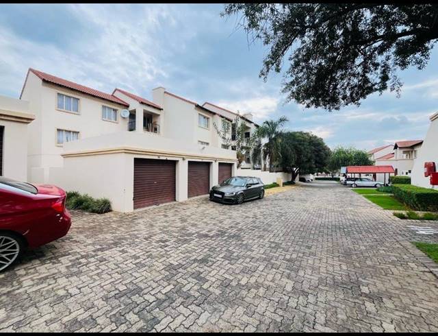 3 BEDROOM APARTMENT FOR SALE IN COUNTRY VIEW